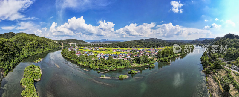 依山傍水美丽乡村全景图