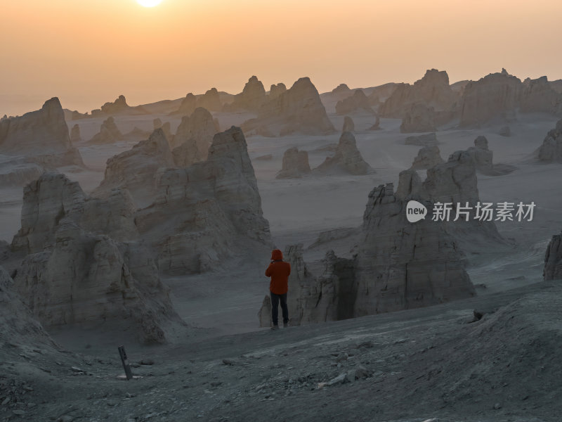 青海海西州俄博梁无人区戈壁滩上的奇特地貌