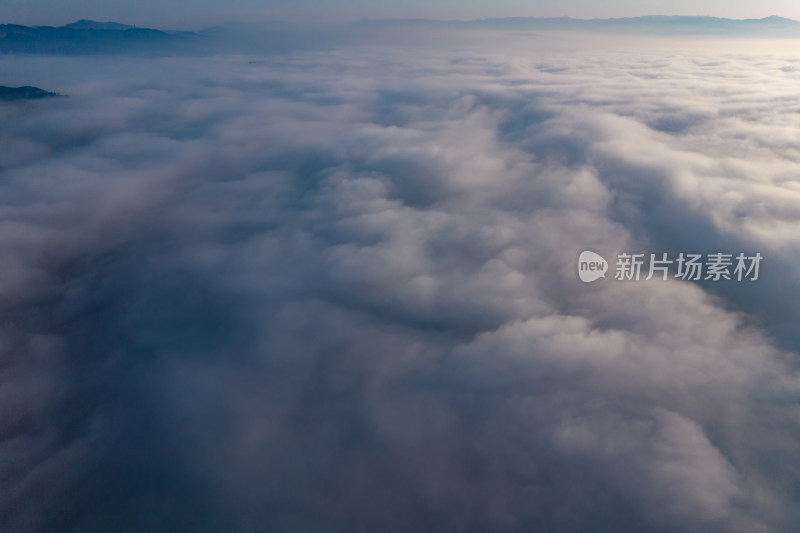 云层云海云雾缭绕航拍摄影图