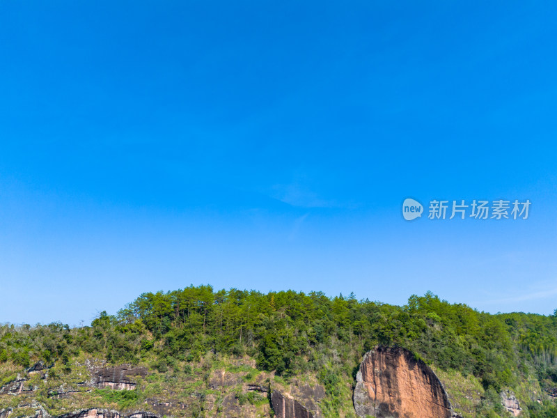 大金湖甘露寺青山绿水航拍图