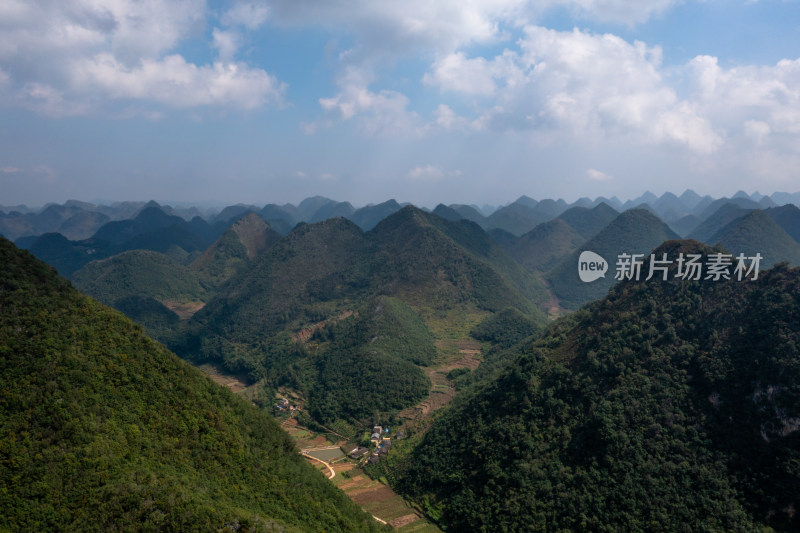 山脉 山峰 山峦 云雾缭绕的山峰