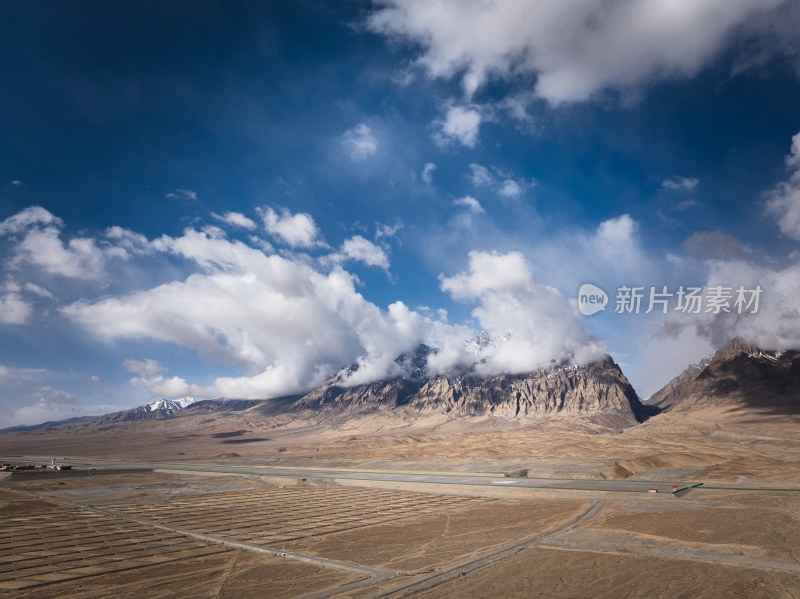 帕米尔高原的雪山美景