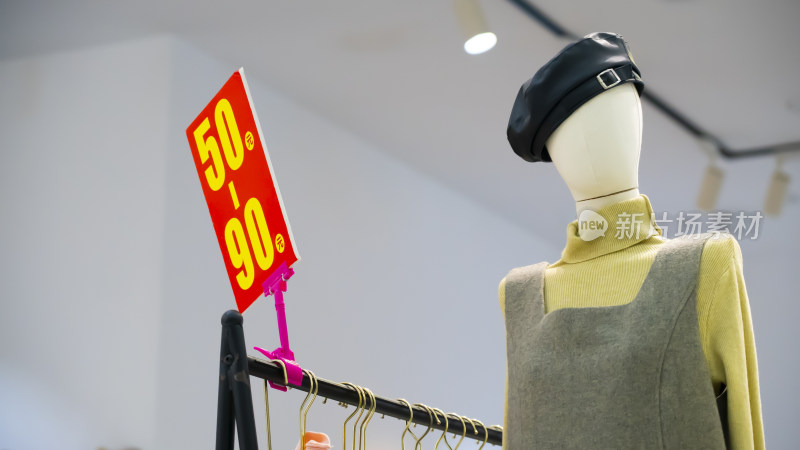 商场打折信息时装模特卖衣服价格标注促销