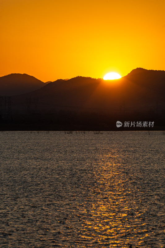 山东济宁邹城孟子湖黄昏日落景观