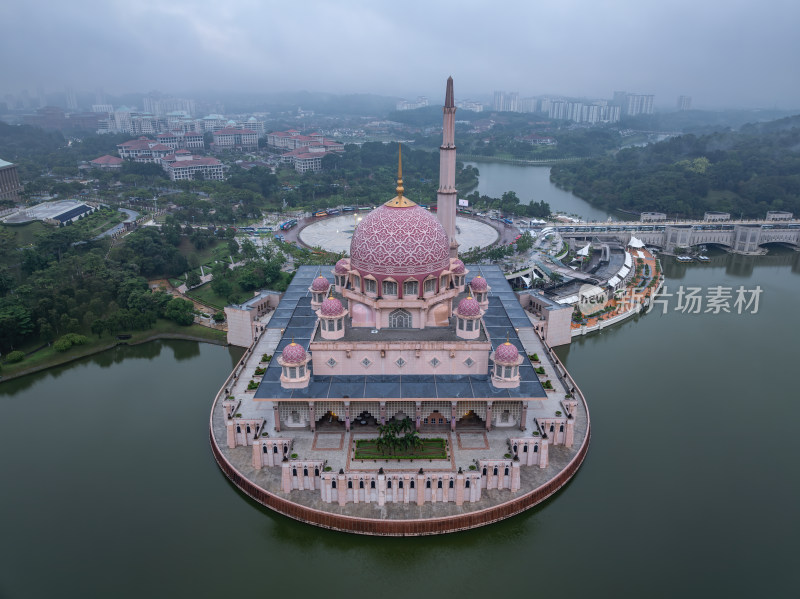 马来西亚布城粉色水上清真寺建筑景观航拍