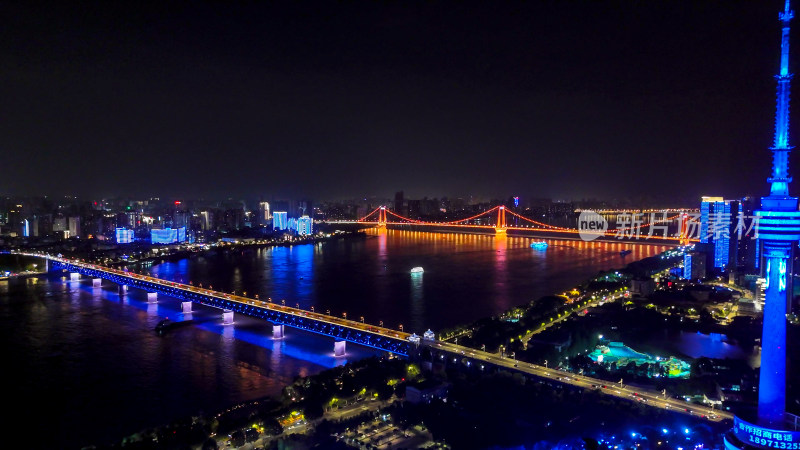 航拍湖北武汉长江大桥夜景交通