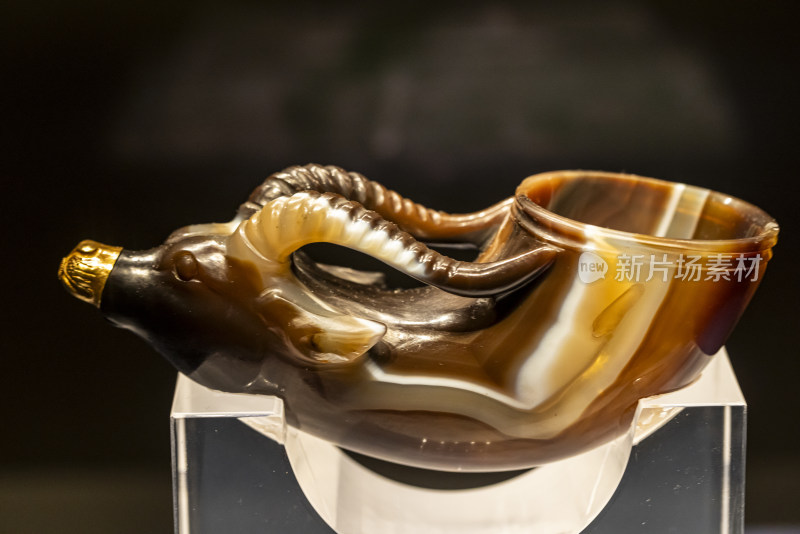 唐代镶金兽首玛瑙杯，陕西历史博物馆藏