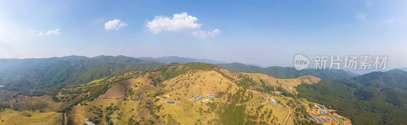 航拍山峦叠嶂的田园风光全景图