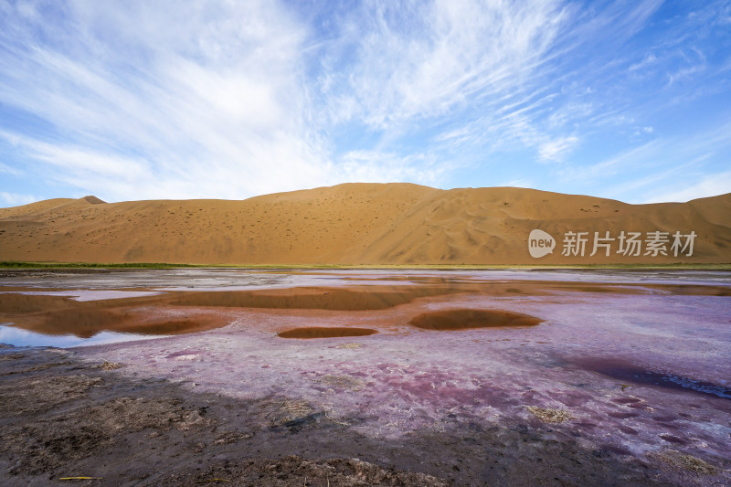 内蒙古巴丹吉林沙漠，沙漠湖泊，红海子