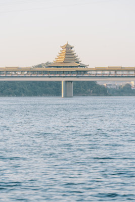 广西柳州凤凰岭大桥与柳江水面