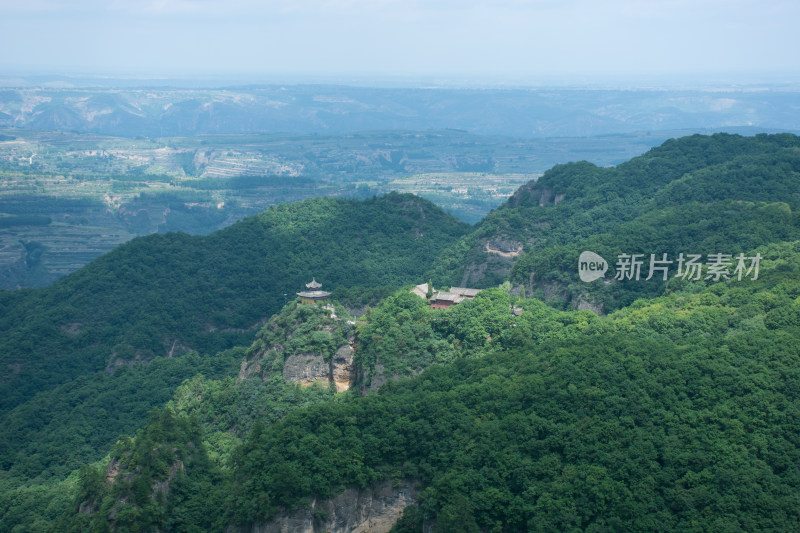 中国甘肃平凉崆峒山森林公园古建筑自然风光