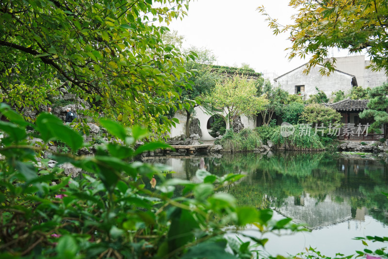 苏州园林艺圃响月廊