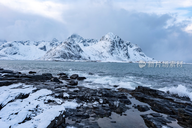 挪威罗弗敦群岛北极圈雷纳冬季雪景渔船风光