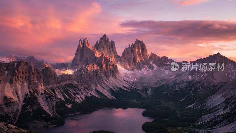 壮丽山脉湖泊景观的自然风景