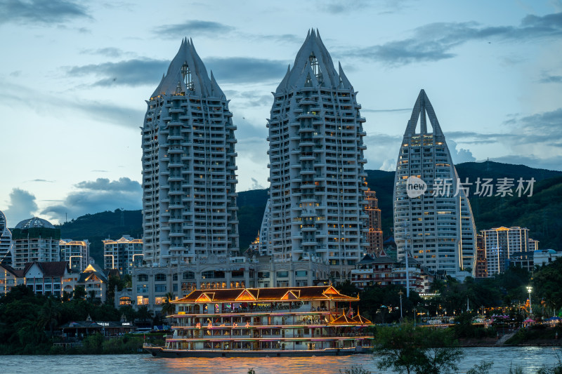 流光溢彩的西双版纳城市夜景