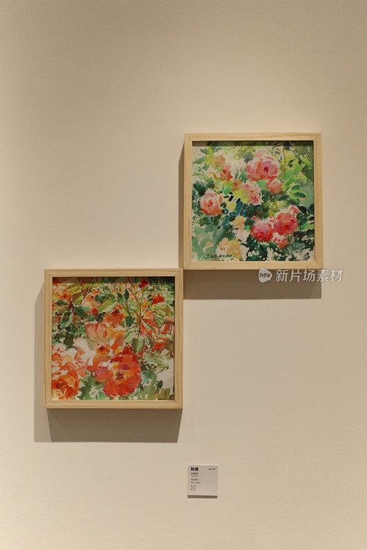 繁花美术画展艺术展厅内的装置艺术作品