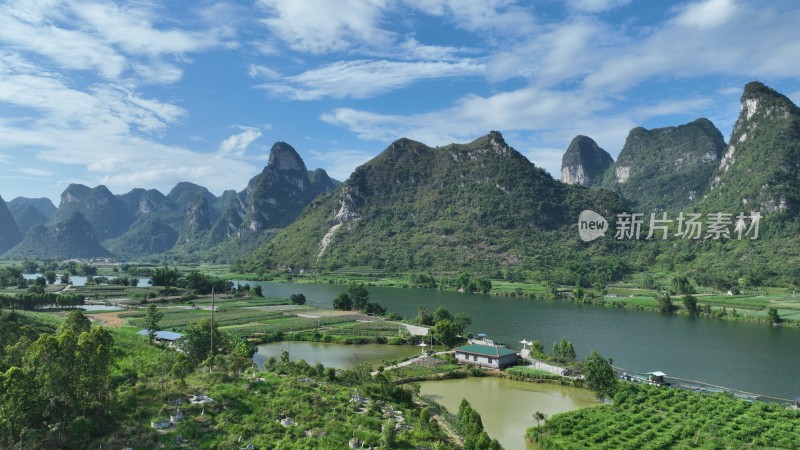 航拍广西夏季风景喀斯特地貌山水田园风光