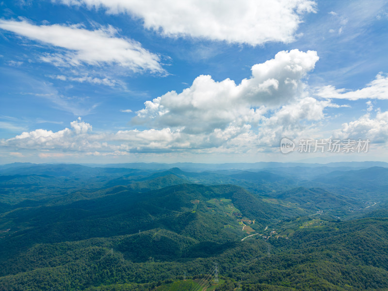 航拍天空高山草甸山脉田园村寨风光