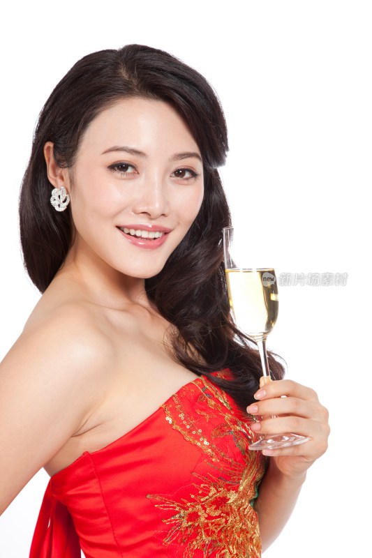 棚拍身穿中国传统服装的年轻女人举杯