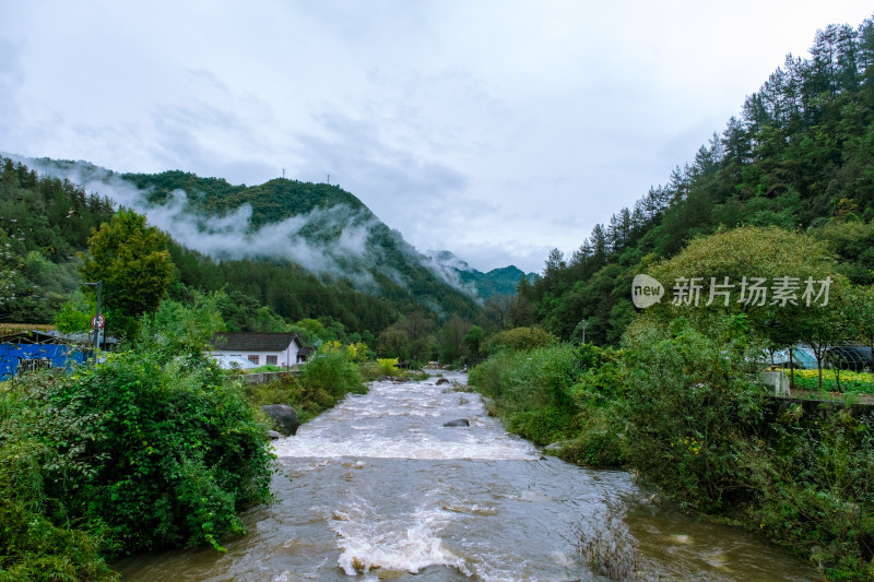 汉中留坝火烧店镇秦岭深处的山水田园风光