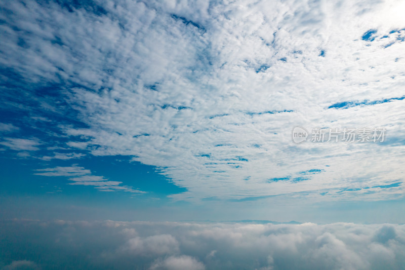 云层之上云海风景航拍摄影图