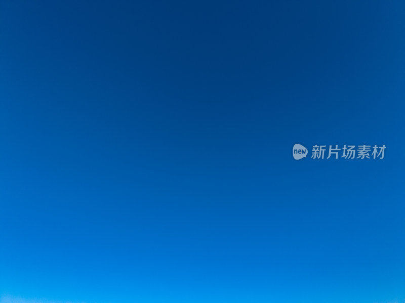 蓝色天空背景图