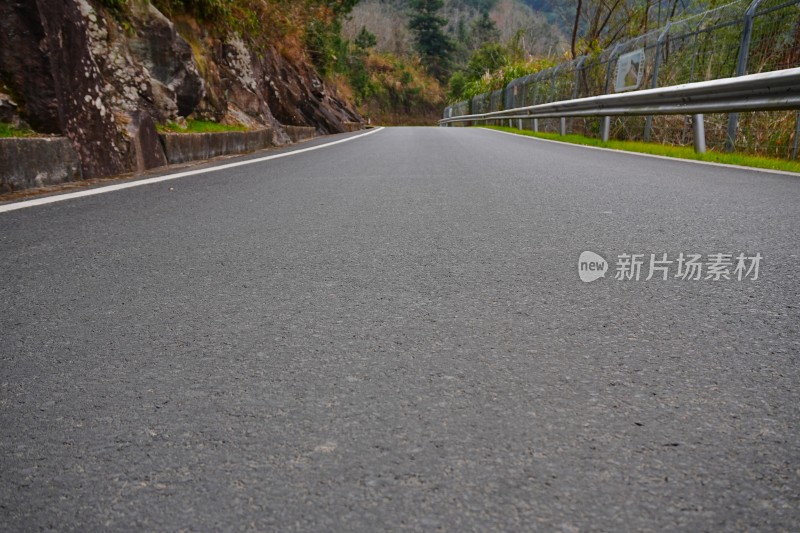 山上的柏油路