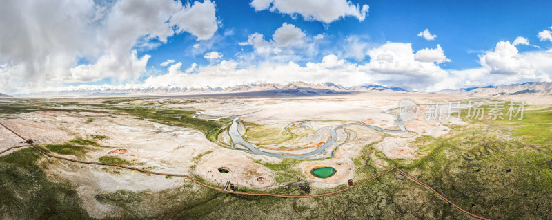 航拍新疆克孜勒苏 木吉火山口全景