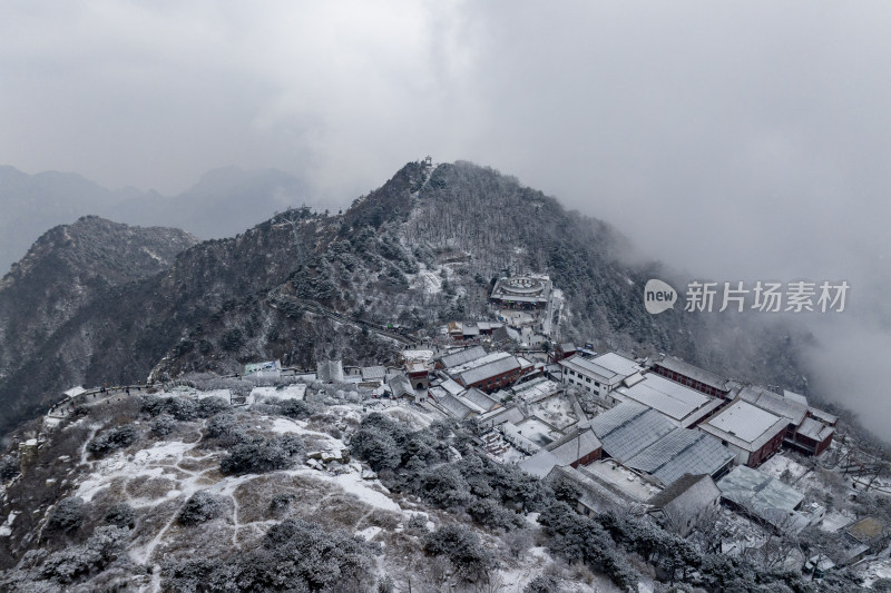 雪后泰山，银装素裹