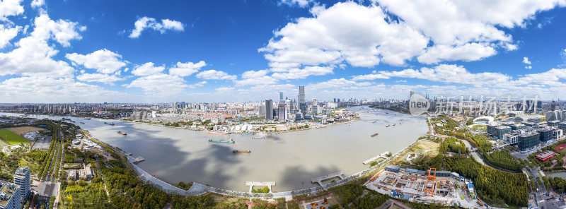 上海滨江两岸建筑晴天全景照片