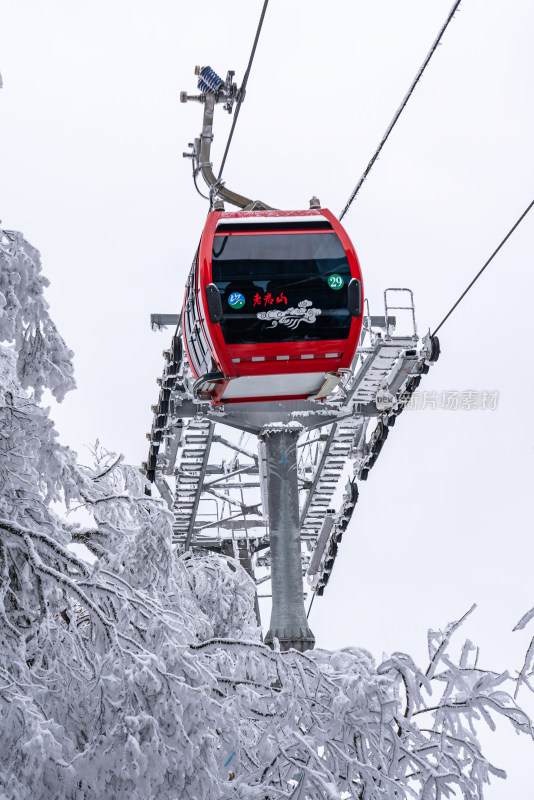 河南老君山景区冬天雪景索道旅游