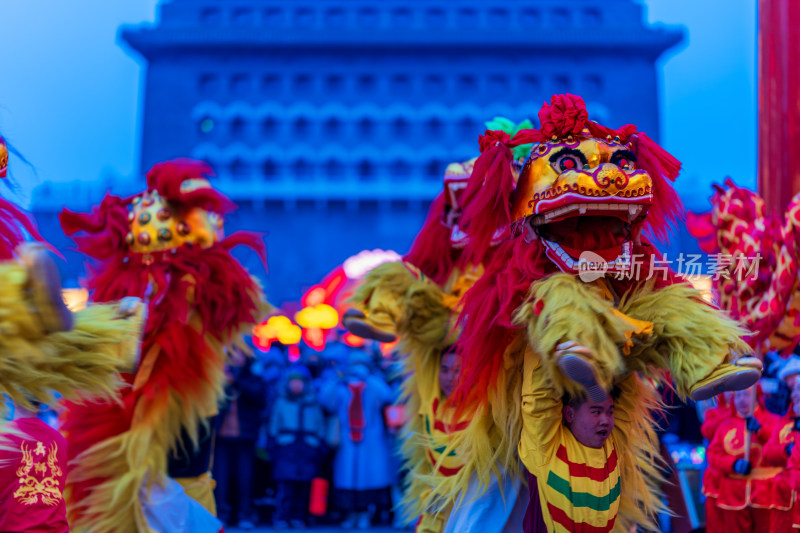 北京前门大街新年春节舞狮活动