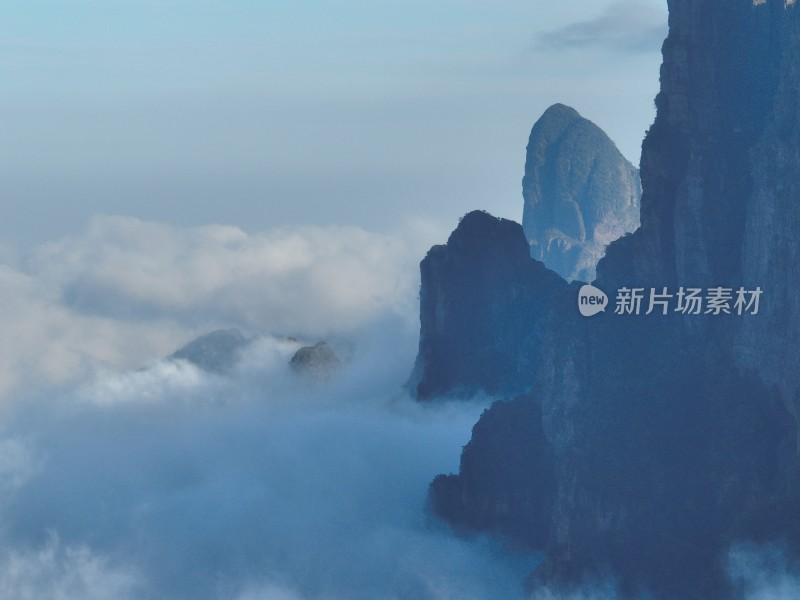 航拍雨雾缭绕的大山峭壁悬崖奇峰圣堂山