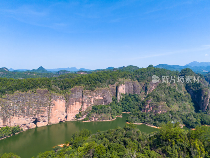 泰宁大金湖甘露寺丹霞地貌航拍图