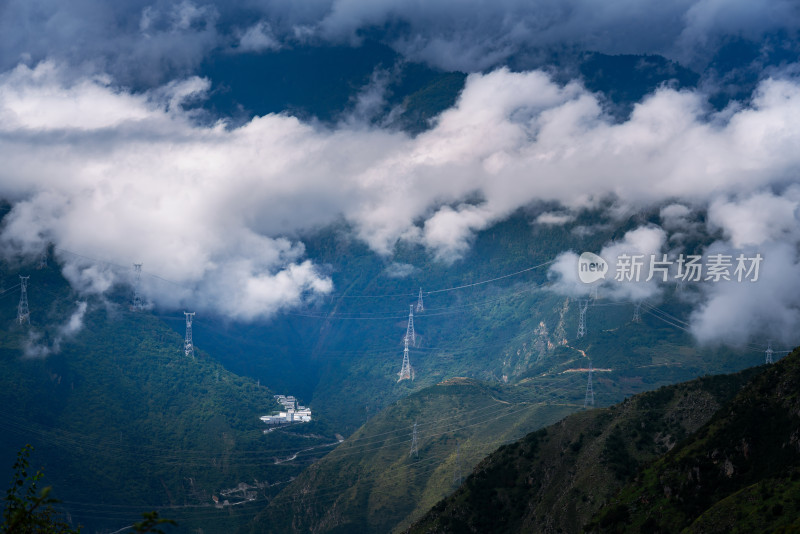 川西草原高山牛马建筑公路美景素材