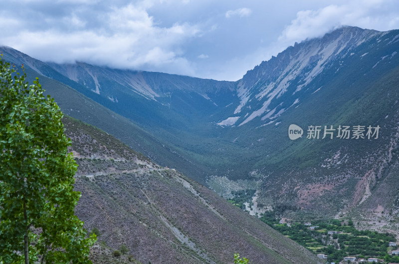 川藏公路318国道西藏地区沿路山景风光