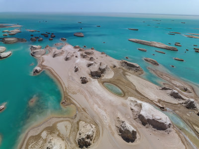 青海海西州乌素特水上雅丹奇异地貌高空航拍