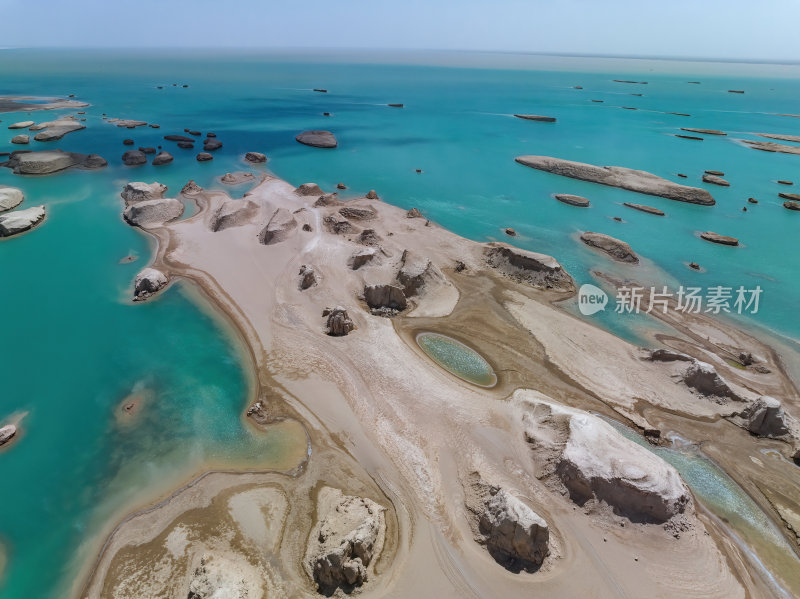 青海海西州乌素特水上雅丹奇异地貌高空航拍