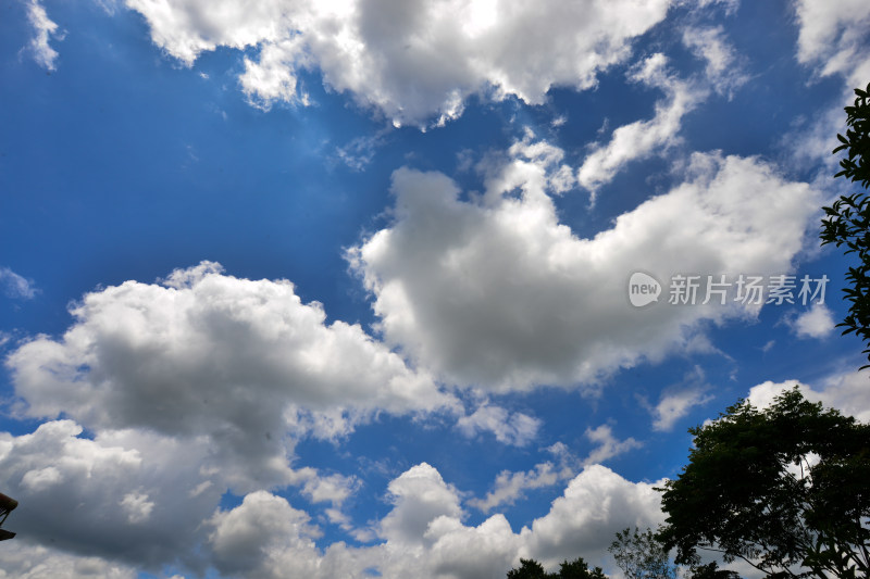 蓝天白云云朵云彩天空云卷云舒