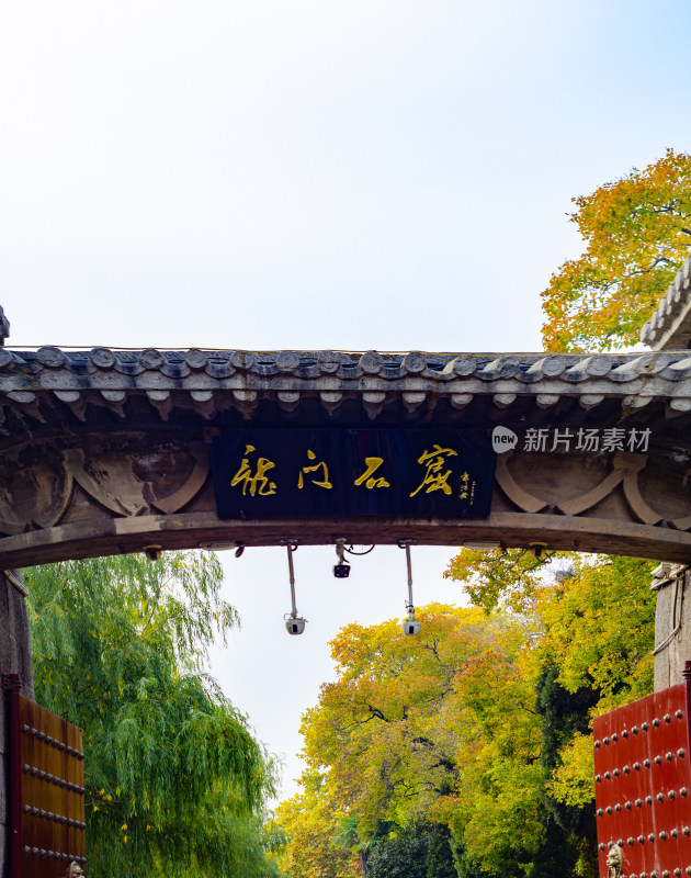 中国河南洛阳龙门石窟的大门