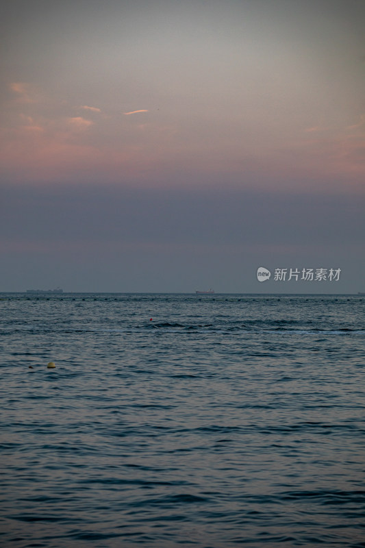 黄昏夕阳青岛小麦岛公园自然风光与城市景观