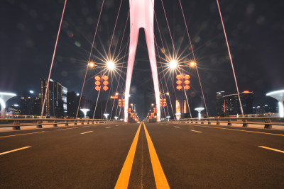 成都锦江锦尚大桥道路双黄线夜景