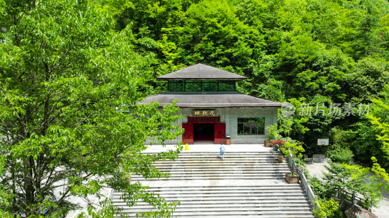 航拍湖北神农架官门山景区地貌厅