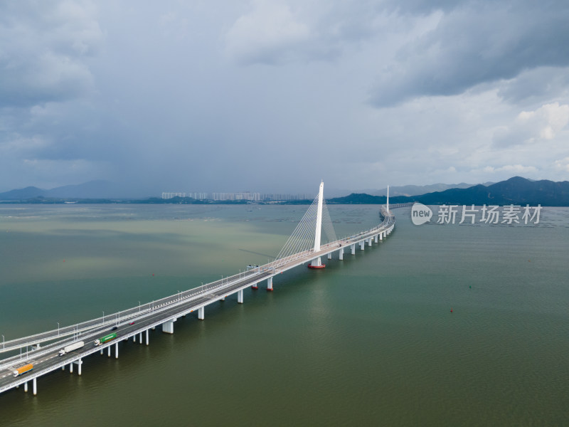 航拍摩羯台风天的深圳湾大桥 跨海大桥