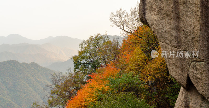 河南省洛阳白云山九龙潭秋天的山峰