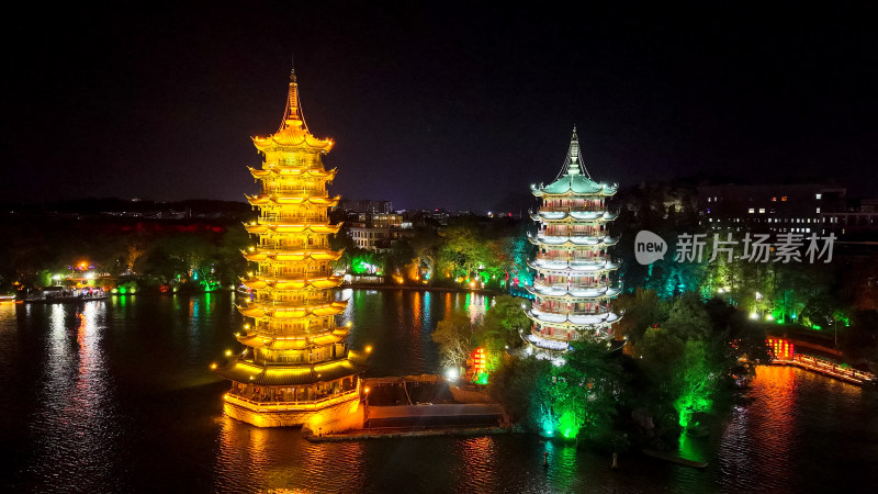 桂林两江四湖夜景日月双塔航拍图