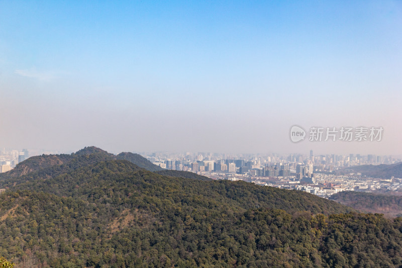 杭州北高峰远眺城市风光