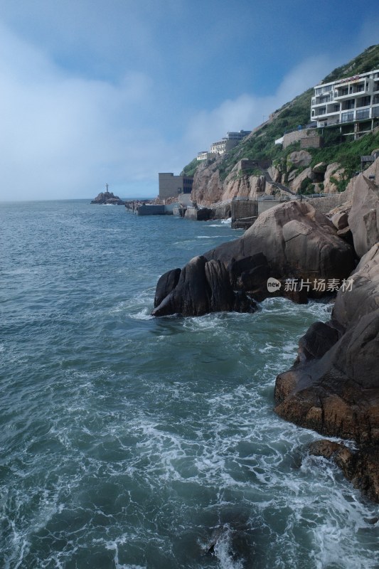 波光粼粼的海面水波荡漾之景