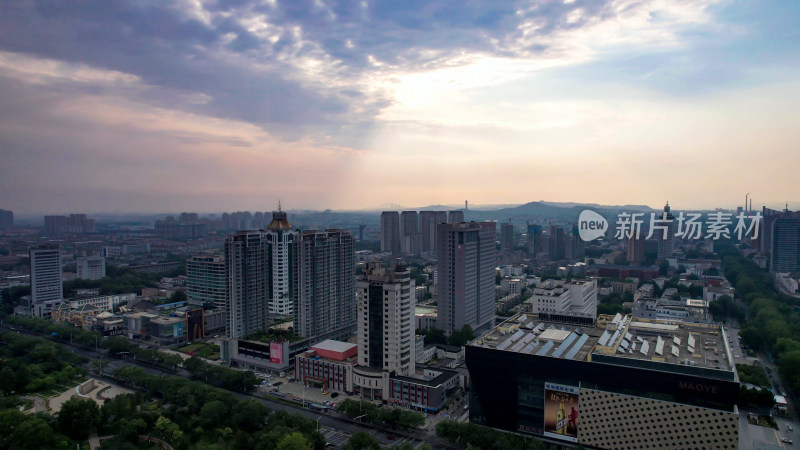 山东淄博城市清晨迷雾航拍