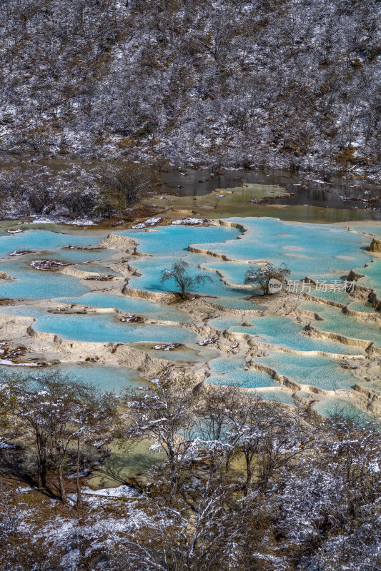 四川阿坝州黄龙秋色网红瑶池雪景